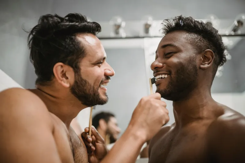 Higiene compartida en pareja: riesgos dermatológicos que quizás no habías considerado