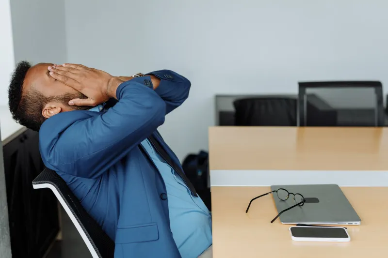 Hiperhidrosis: cuando sudar en exceso va más allá del calor y la farmacia tiene soluciones reales